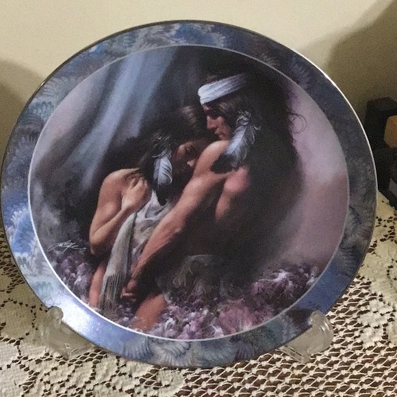 Set of 2 Collectible Plates - Picture 3 of 5